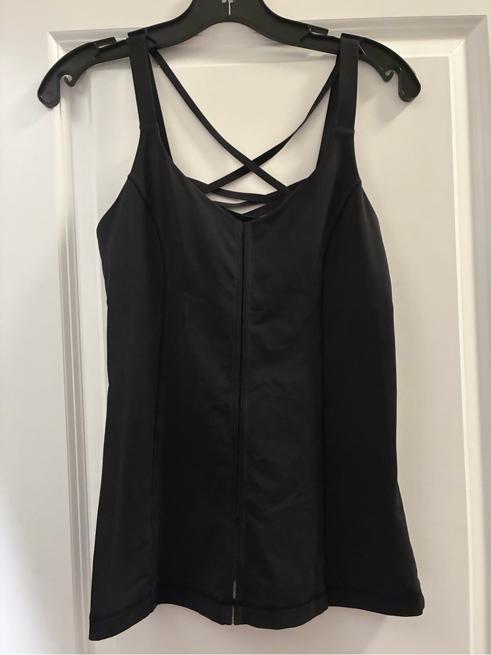 Lululemon Hotmto street Black Strappy Tank Top - built in bra shelf
